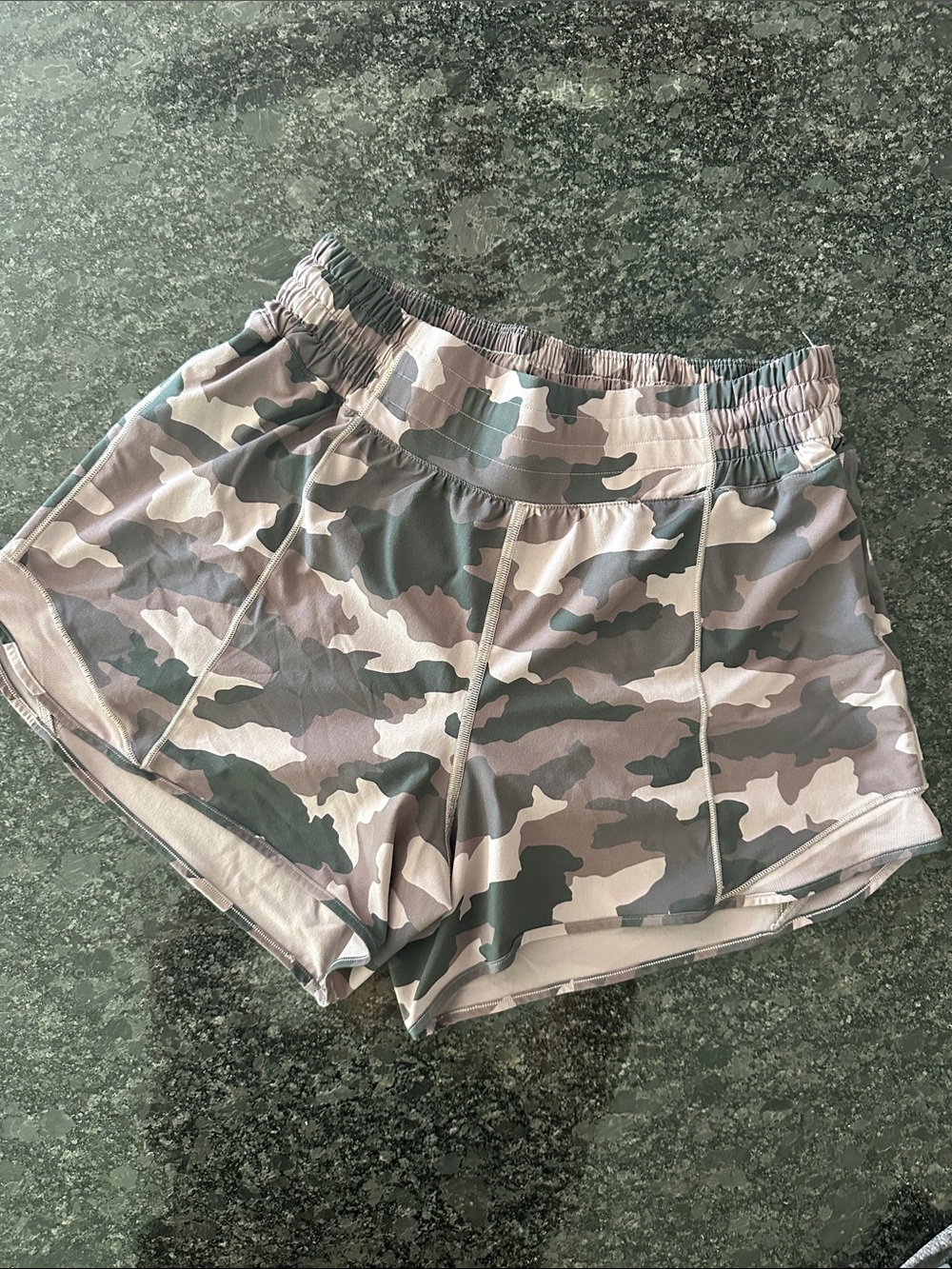 Lululemon Camouflage Women’s hotty hot Athletic Shorts - Purple Camo